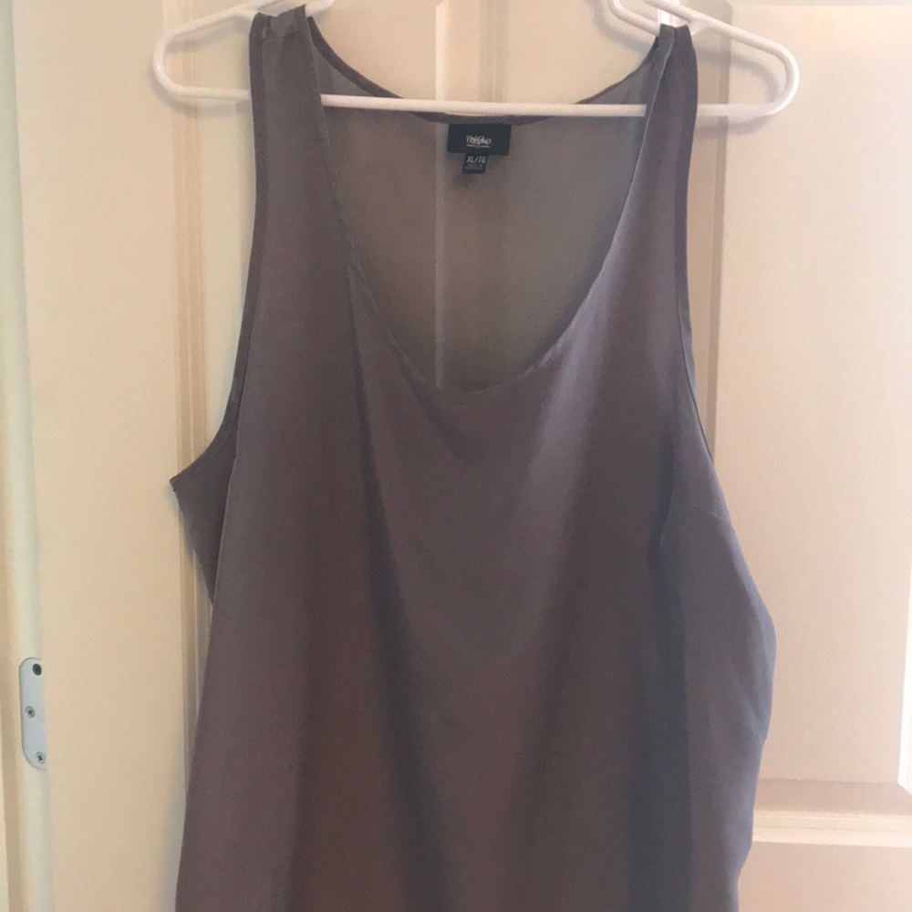 Sleeveless blouse, see through back